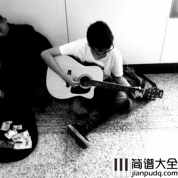 菲菲吉他谱_威士忌的碎冰_他有着奶味的嗓音,柔软无骨,却扣人心弦