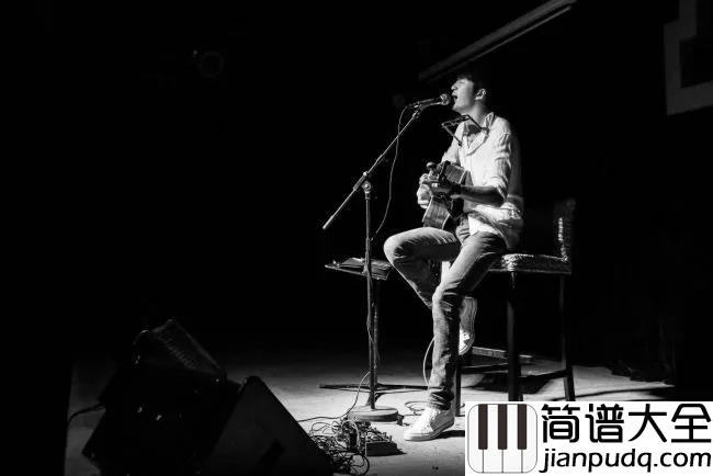 老路小路吉他谱_靳松_老路唱起的那首歌__为何让我泪眼模糊