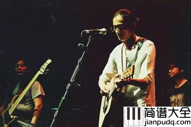 致终将逝去的青春吉他谱_荼季扬_老去的时光啊_故事不会变老
